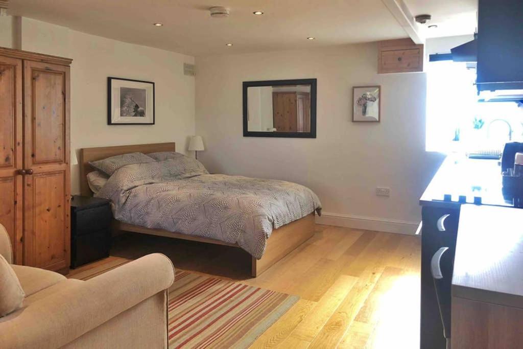 Modern Studio Apartment Near Town Centre Пул Экстерьер фото