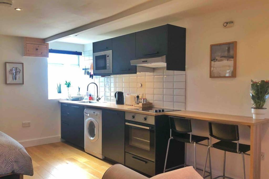 Modern Studio Apartment Near Town Centre Пул Экстерьер фото